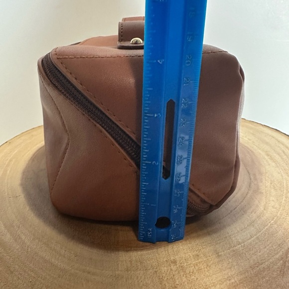 Brown Leather Toiletry Bag with Handle and Zipper - Picture 9 of 16